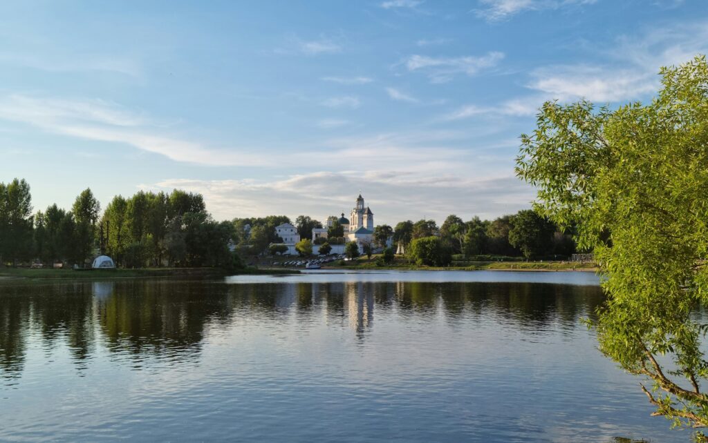 Lakefront Living and Smart New Homes: A Buyer’s Guide to Fulshear Lakes