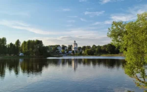 Lakefront Living and Smart New Homes: A Buyer’s Guide to Fulshear Lakes